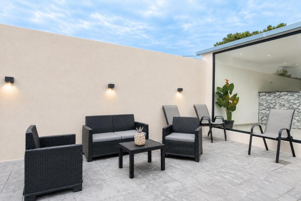 ATH Airport Suites Free Shuttle From And To Athens Airport photo