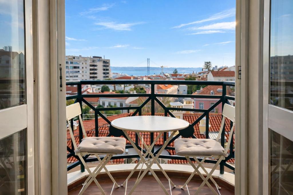 Estrela South-Facing Views AC & Parking