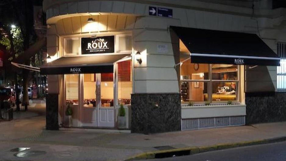 ブエノスアイレスにあるDepartamento Maria Paulaの夜の市通りの蝋人形店