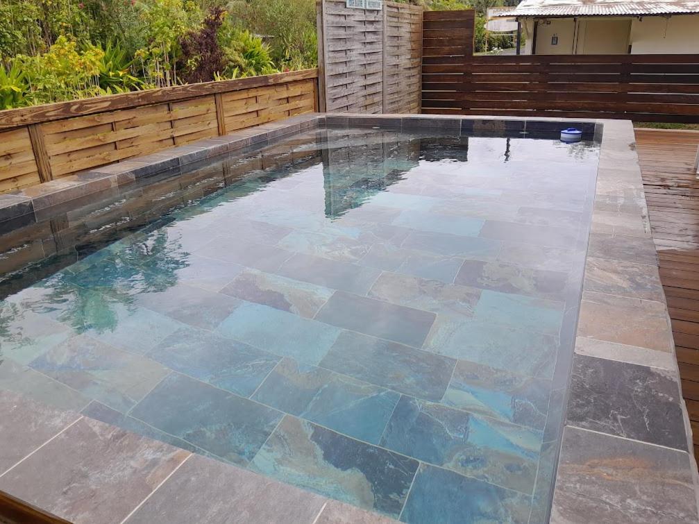 Mara'ai le spot Tubuai Chambre triple Taahueia Deluxe SDB privée avec piscine, Tubuai - photo 5 - Tubuai, Polynésie