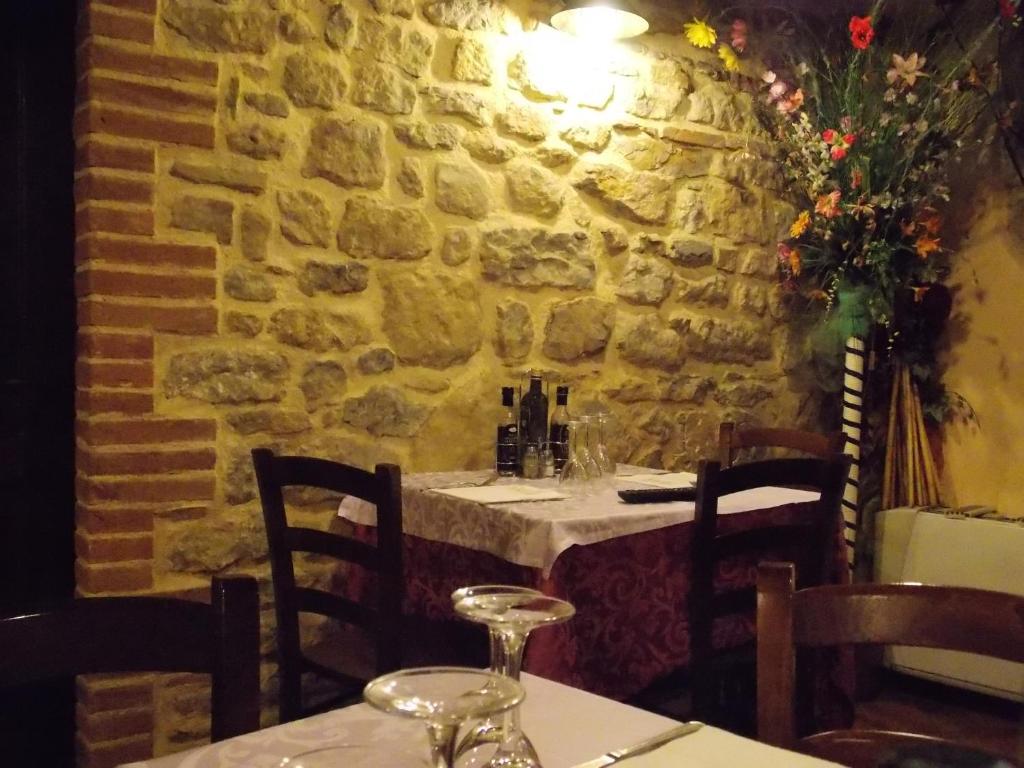 Restauracja lub miejsce do jedzenia w obiekcie Osteria Belvedere