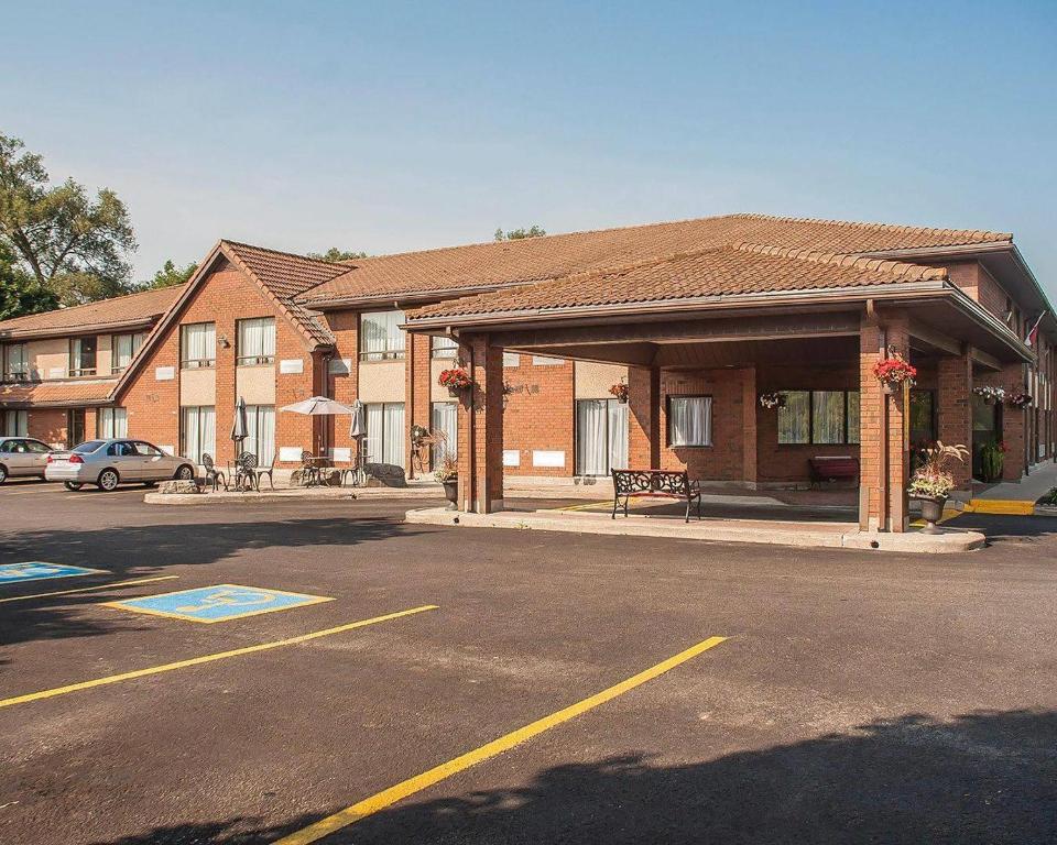 an empty parking lot in front of a building at Comfort Inn Orillia in Orillia
