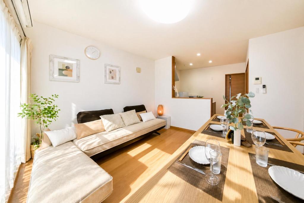 Entire House with 3 Private Bedrooms-Perfect for Groups 天下茶屋