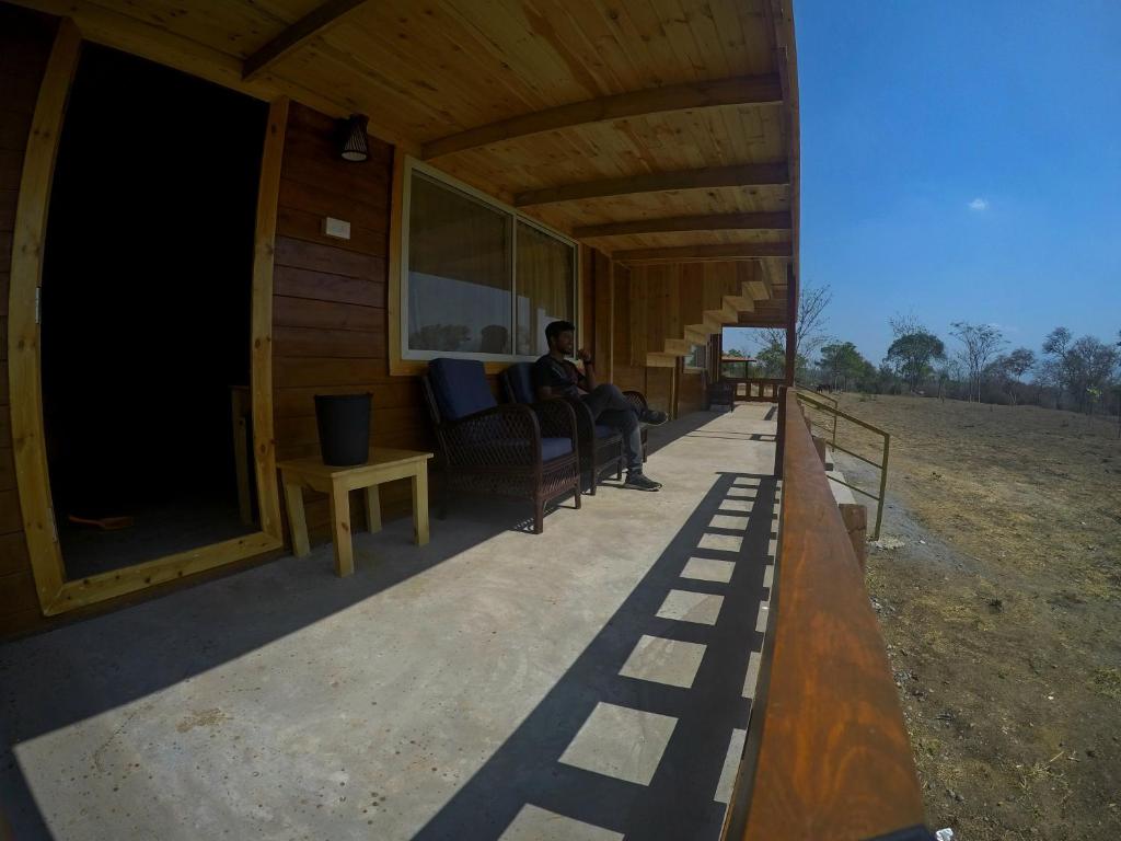 Balkón nebo terasa v ubytování labdhi Resorts Masinagudi- Stag Groups not allowed
