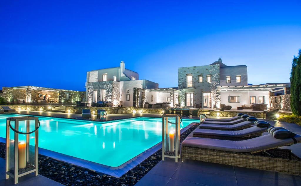Bazén v ubytovaní Aelia Hospitality Paros alebo v jeho blízkosti
