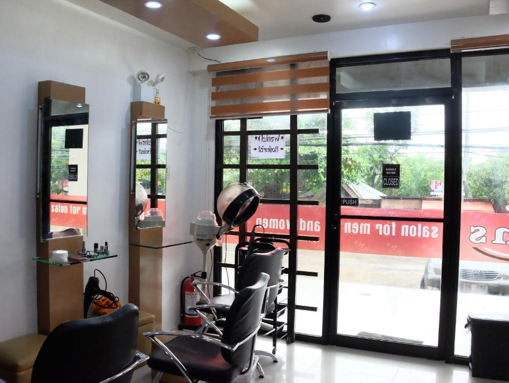 Fitness centrum a/nebo fitness zařízení v ubytování Sebastien Hotel