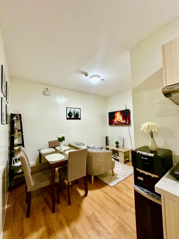 a kitchen and dining room with a table and chairs at Te Haven in Davao City