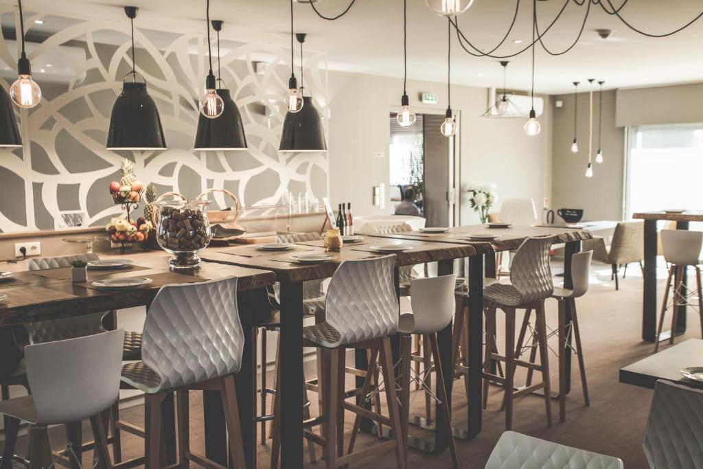 Restaurace v ubytování Hôtel Karène