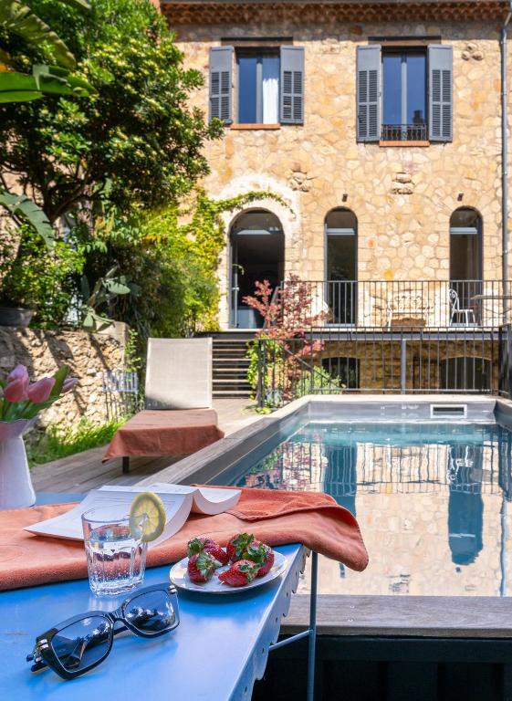 VILLA CAMPESTRA avec piscine, terrasses et jardin