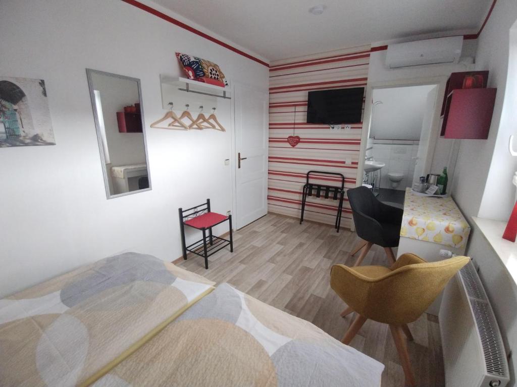 Gästehaus AM HERMANN - Double Room With Private Bathroom