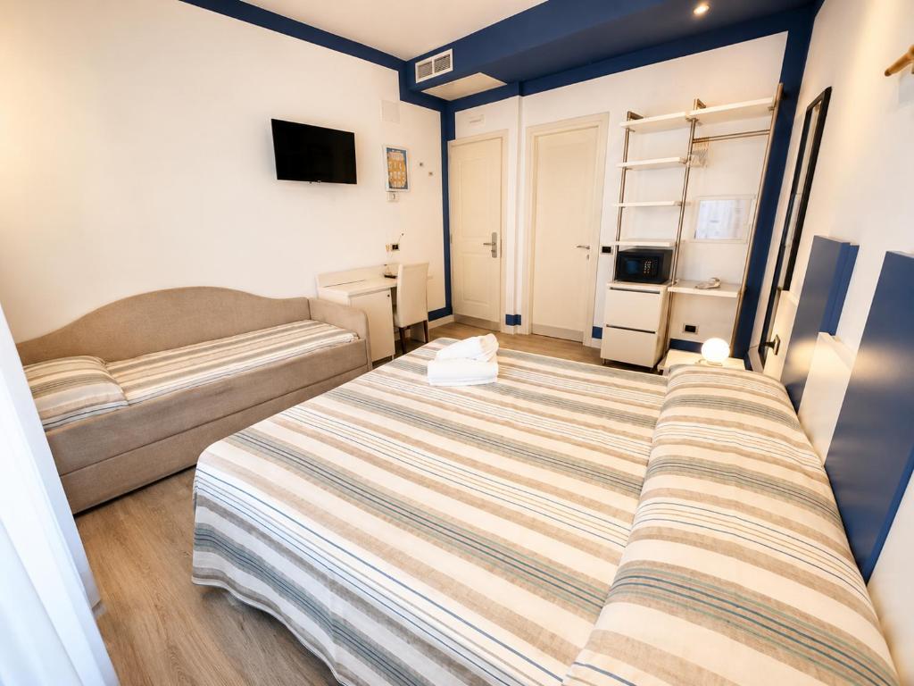 Hotel Karinzia - Premium Family Room With Balcony And Sea View