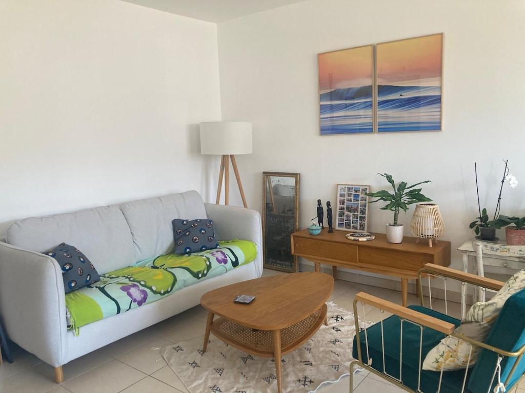 Beachfront apartment - Appartement bord de mer