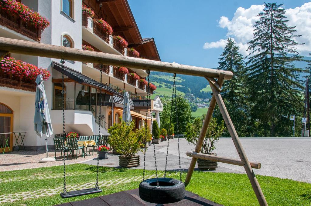 Nespecifikovaný výhled na hory nebo výhled na hory při pohledu z hotelu