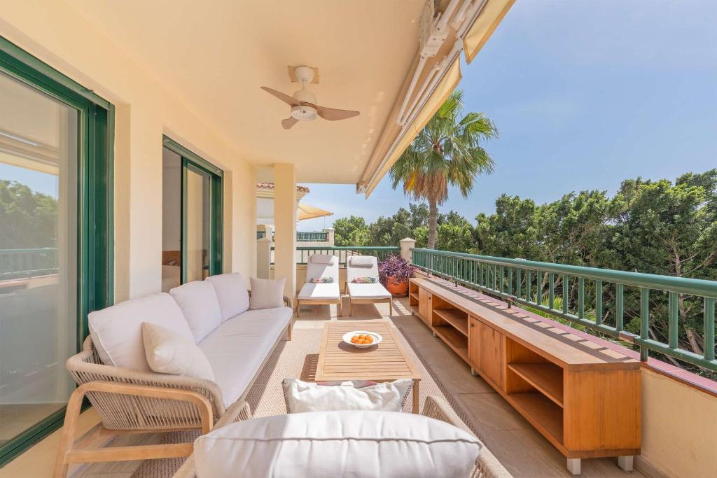 Top floor apartment first line Golf Torrequebrada