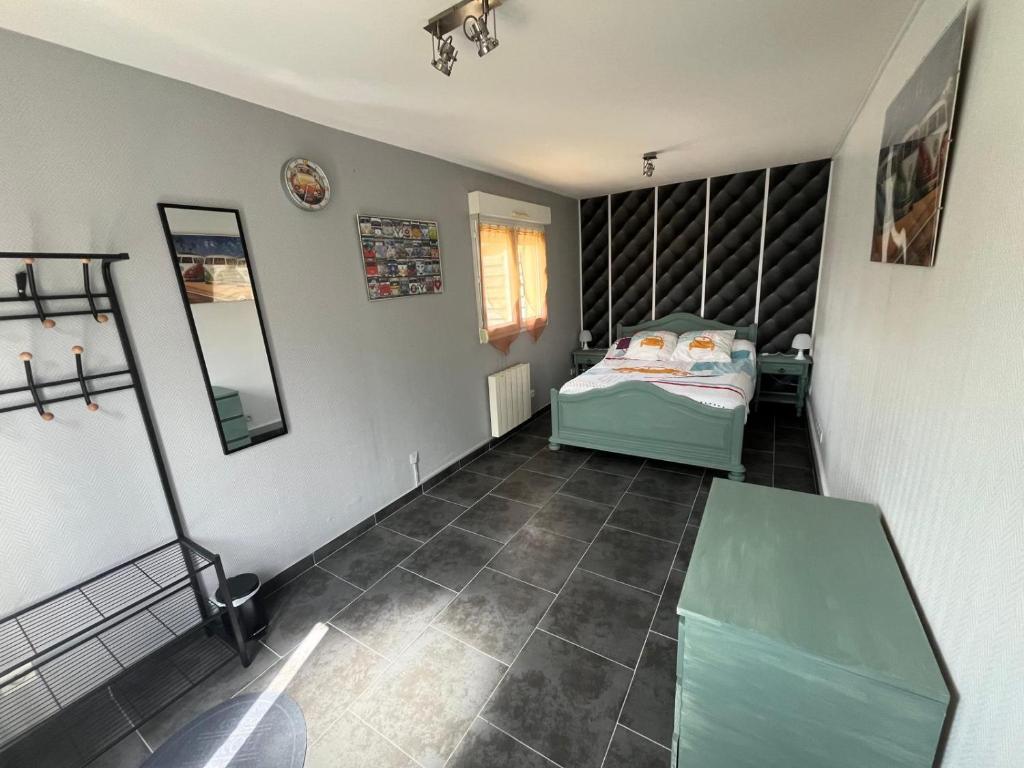 Chambre indépendante proche du circuit des 24h