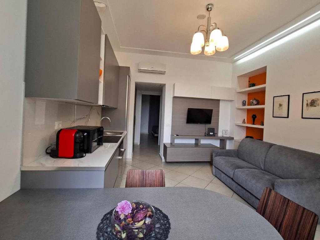 a living room with a couch and a table at Atene Bilocale in affitto breve in Milan