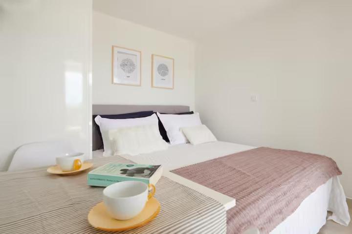 Little room with outdor patio