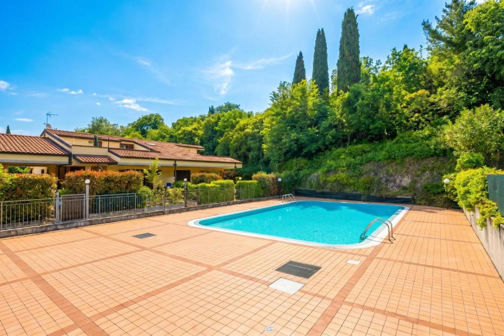 a swimming pool in the backyard of a house at Juliette House: Shared Pool & Relax - Happy Rentals in Salò