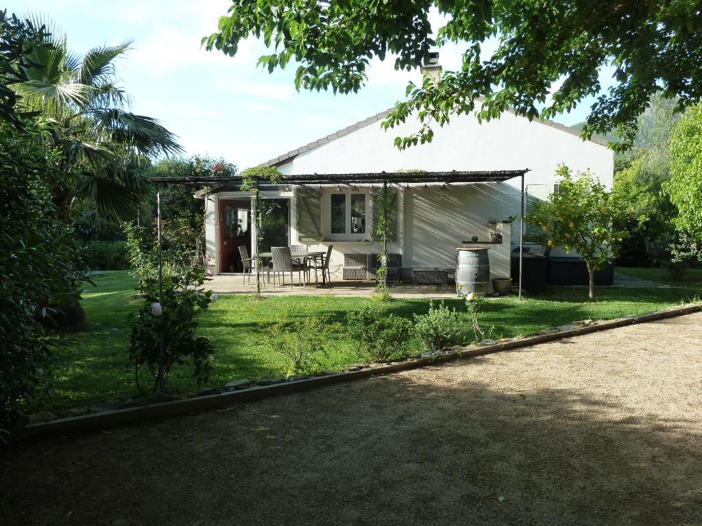 a white house with a screened in porch at Casa di Ceppo in Patrimonio