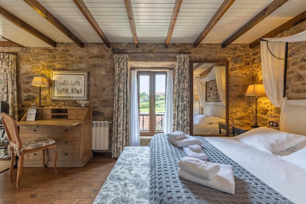 Llit o llits en una habitació de Hotel Rustico Lugar Do Cotariño
