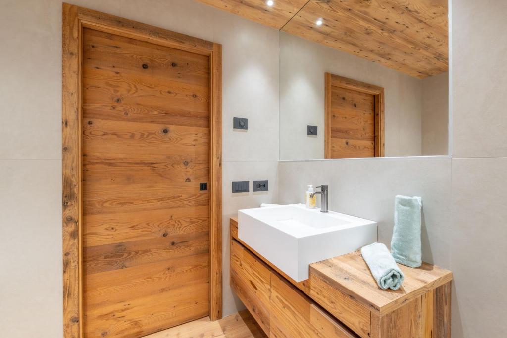 BRENTA ALTA ALPINE LODGE MhD, Madonna di Campiglio — property photo 3