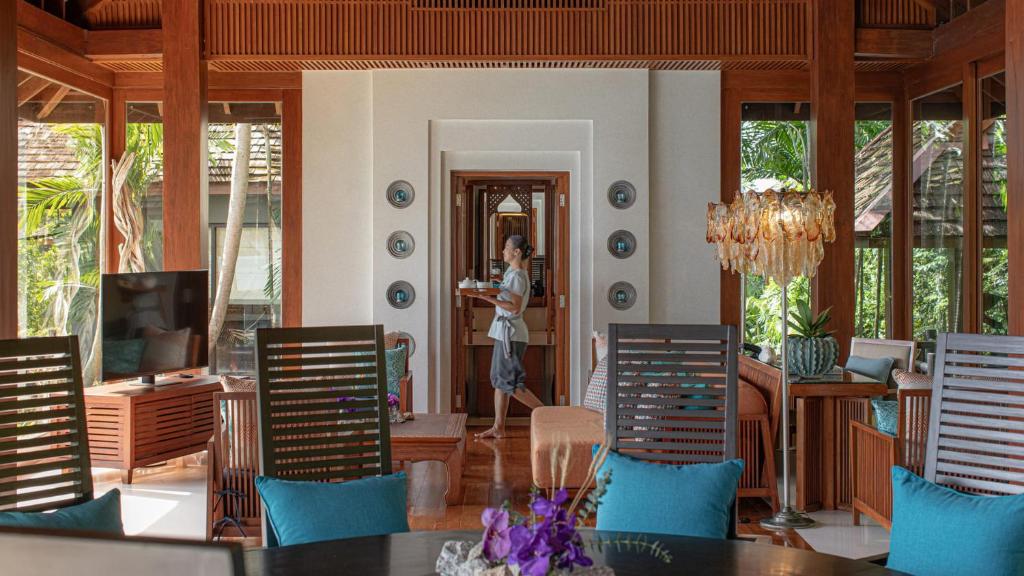 فيلا FIVE-BEDROOM RESIDENCE WITH POOL