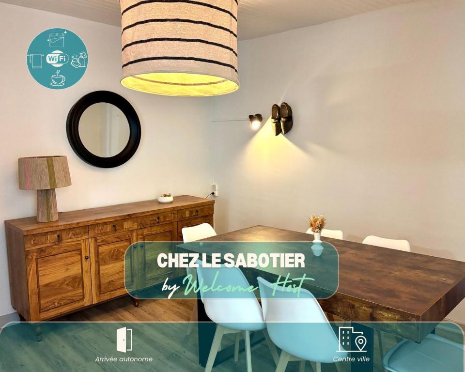 a dining room with a table and chairs at Chez le Sabotier, central et confortable in Rosières