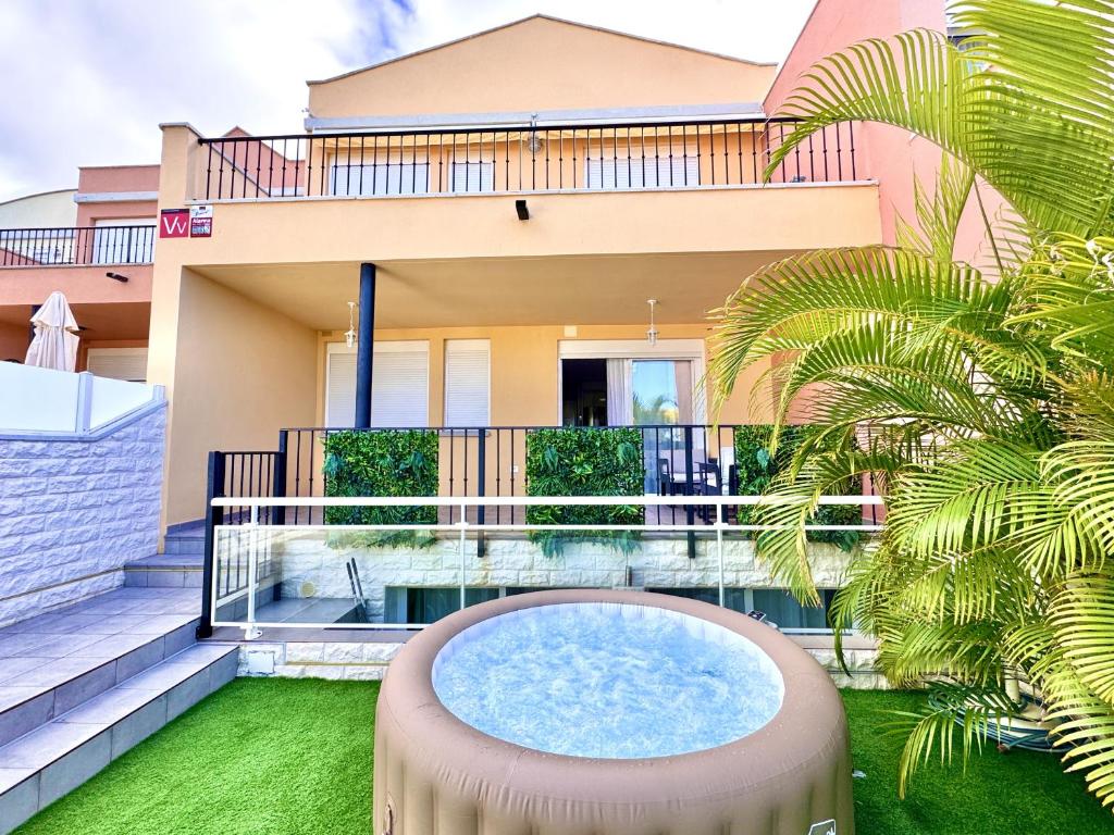 Modern 4 bedroom villa in Costa Adeje