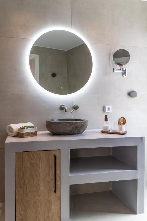 Alia Vourla Suites