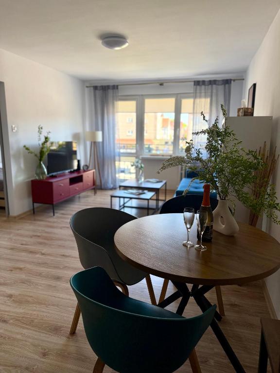 a living room with a table and chairs and a couch at Apartament Centrum in Olsztynek