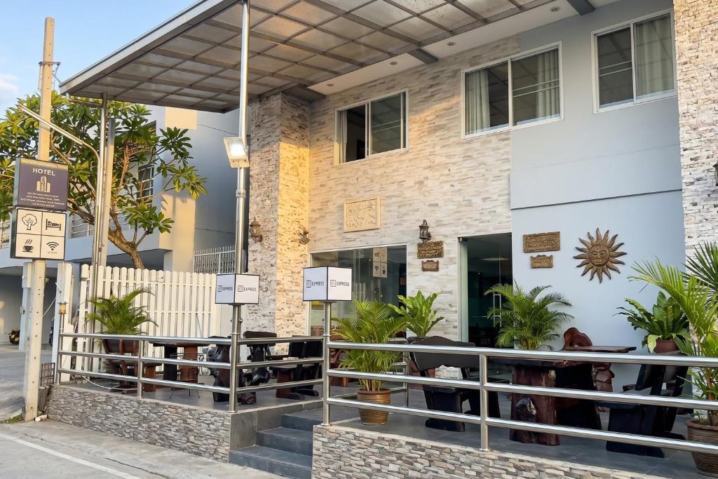 تصویر اتاق‌های P ratunam Residence Hotel - تصویر ۲