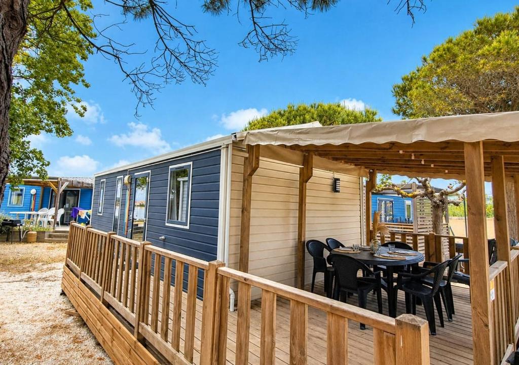 Le Côté Lac Mobil Home Climatisé Piscine Camping 4 étoiles Homair La Presqu'ile du Barcarès
