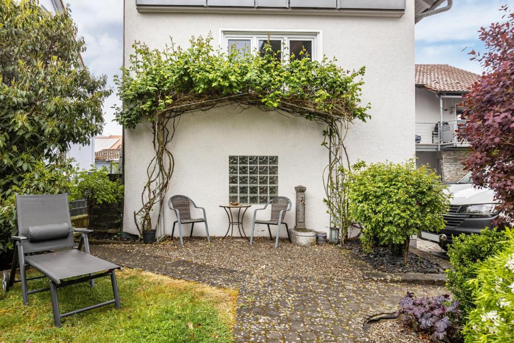 a table and chairs in the backyard of a house at Fewo Fürst in Moos