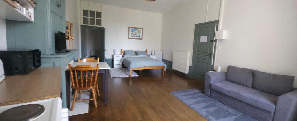 a living room with a couch and a bed at Le Chapitre Français 3 in Rochechouart