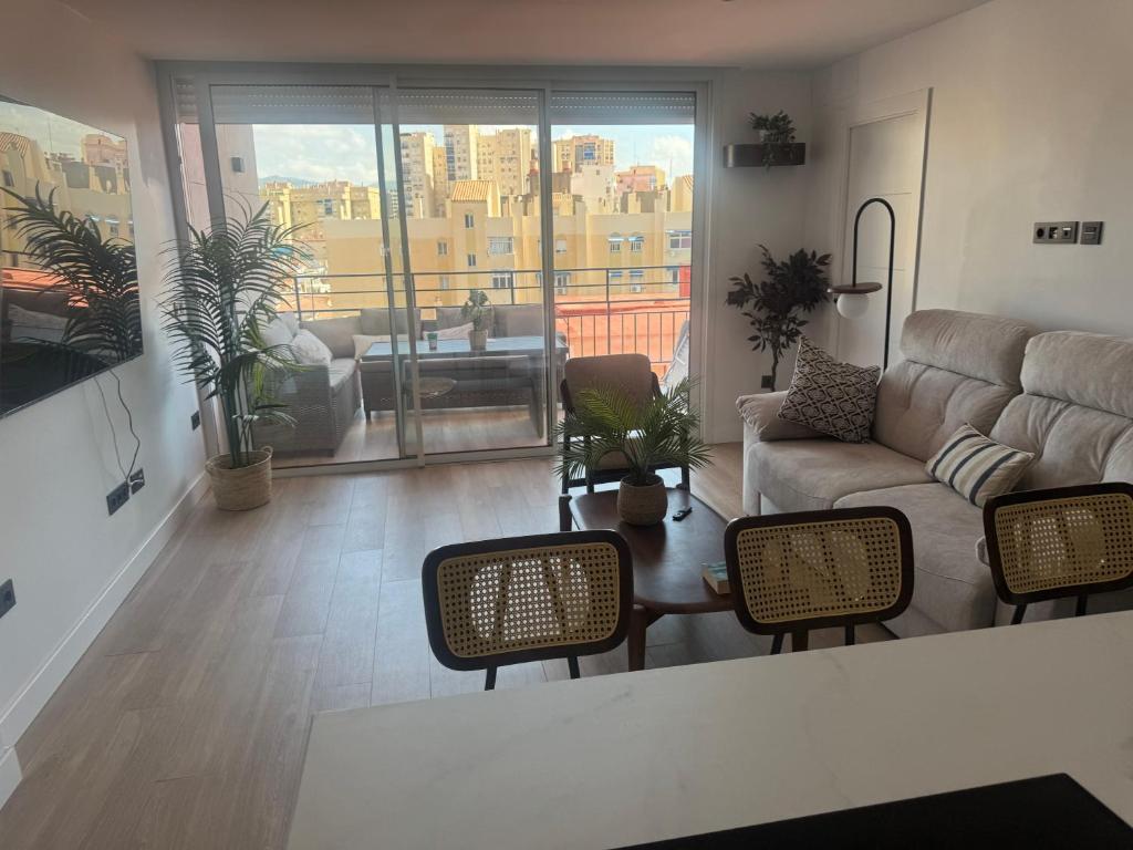 HABITACIONES con BAÑO LOS TILOS - CERCA de ESTACION BUS Y AVE