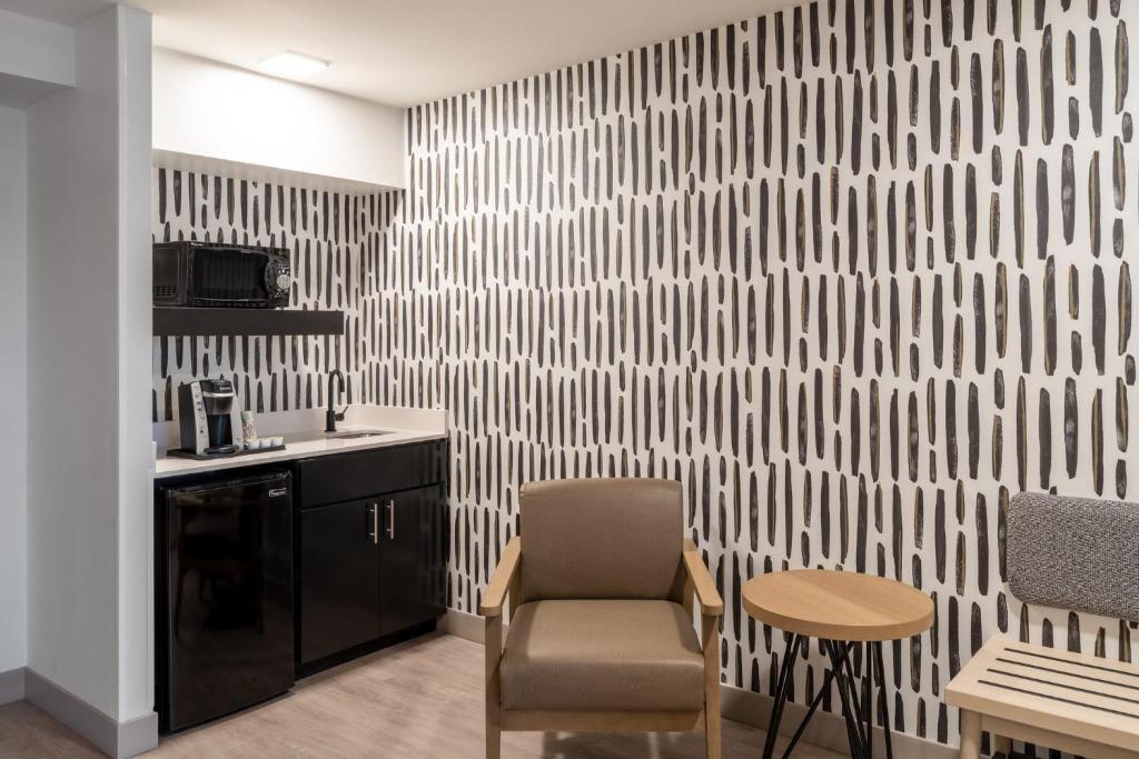 Atwell Suites Austin Airport by IHG photo