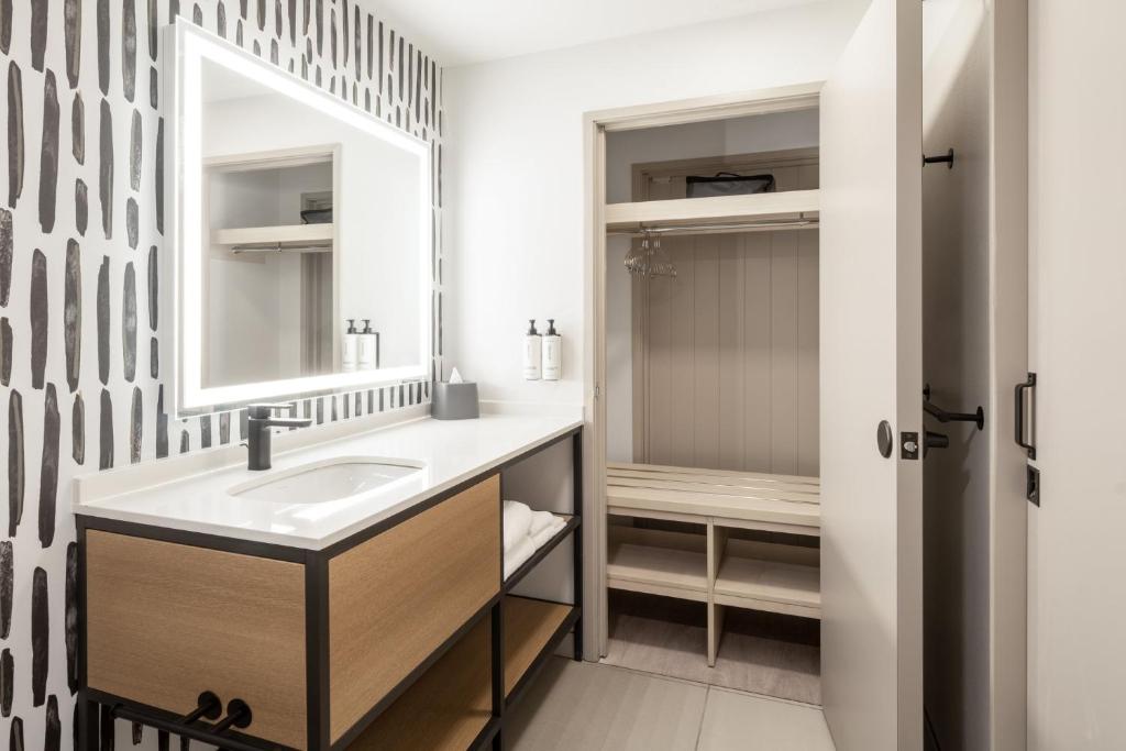 Atwell Suites Austin Airport by IHG photo