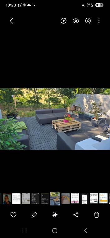 a page of a website with a picture of a picnic table at Haus Relax in Dommitzsch