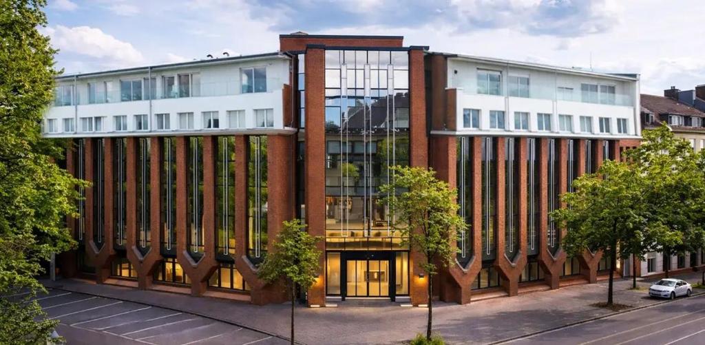 a large brick building with glass windows on a city street at Apartment Düsseldorf Nord in Düsseldorf