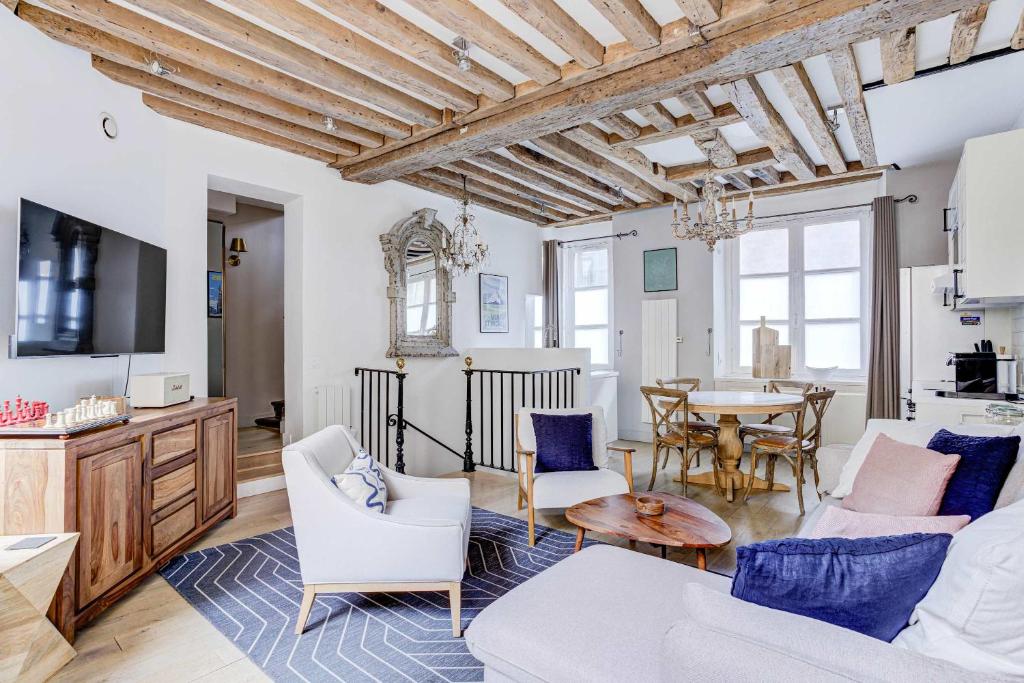 Classy Bourgeois - Chic 2 Bedroom Apt in Le Marais