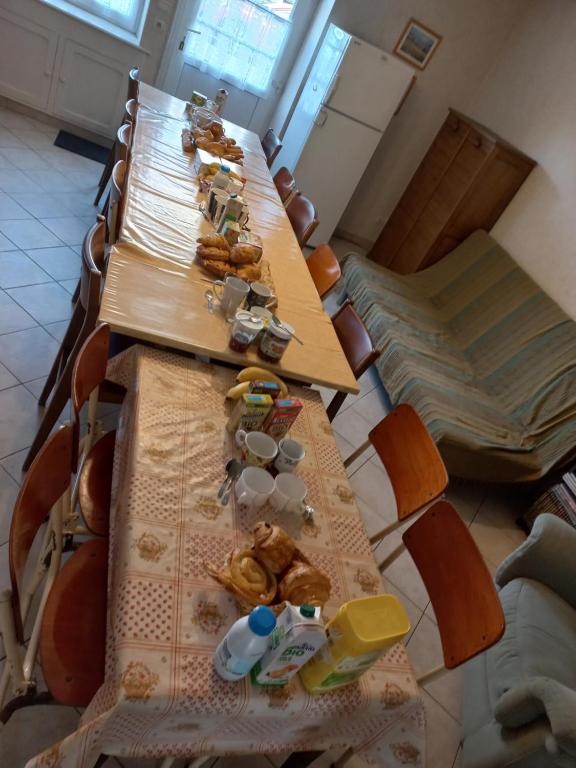 a long table with food on it in a room at Le loup qui dort in Longwy-sur-le-Doubs
