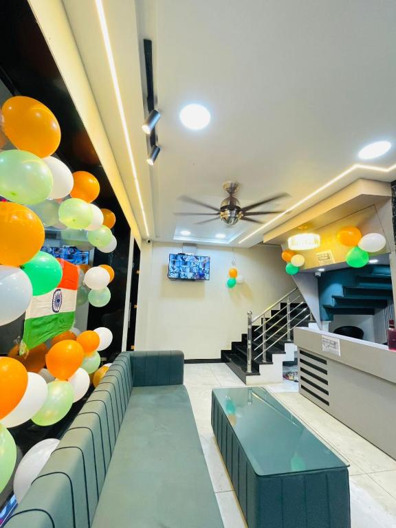 a waiting room with balloons on the wall at Hotel Nakshatra in Guna