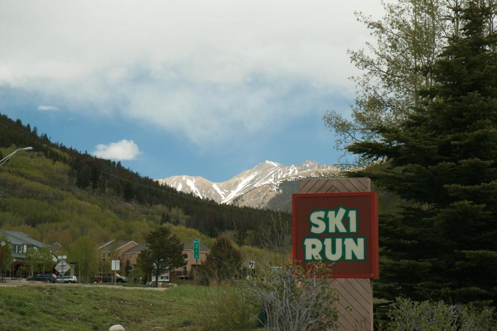 a ski run sign in front of a mountain at Ski Run 302 by SummitCove Lodging in Colorado in Keystone