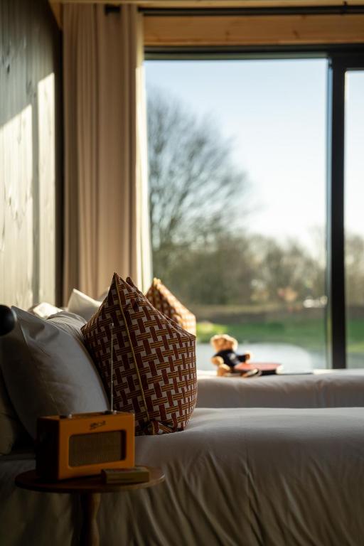 Mad Swans in The Mendips - Double Room With Extra Bed