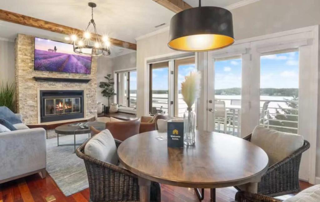 Emerald Bay Unit 1B photo