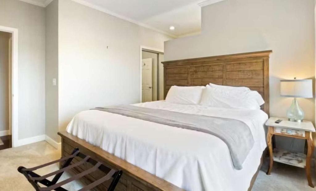 Emerald Bay Unit 1B photo
