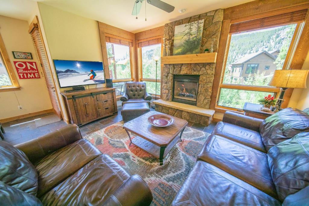 a living room with a couch and a fireplace at Settlers Creek 6514 by SummitCove Lodging in Colorado in Keystone