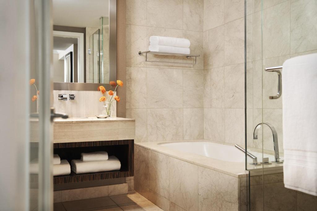 L'Hermitage Hotel photo 2
