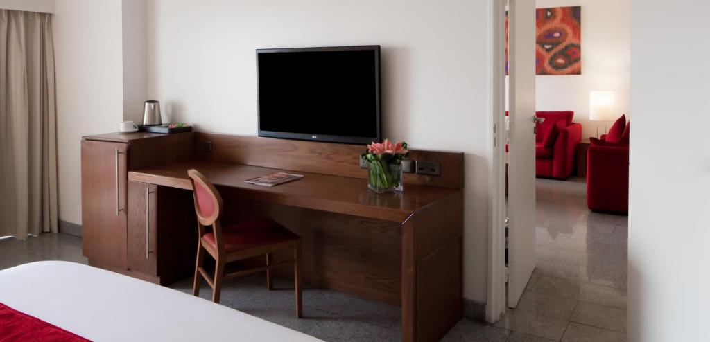 TV a/nebo společenská místnost v ubytování Eko Hotel Main Building