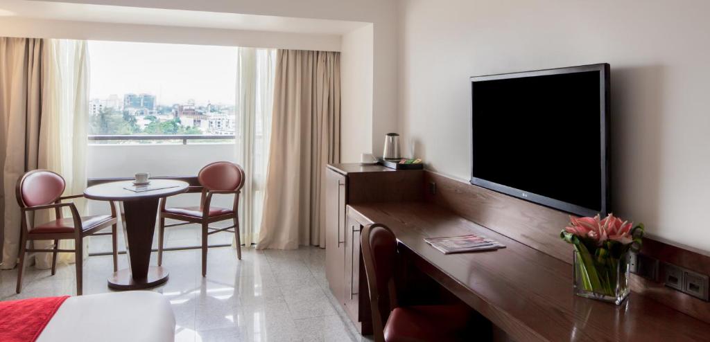 TV a/nebo společenská místnost v ubytování Eko Hotel Main Building